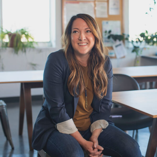 Sobre nosotros business consulting woman figure img bg